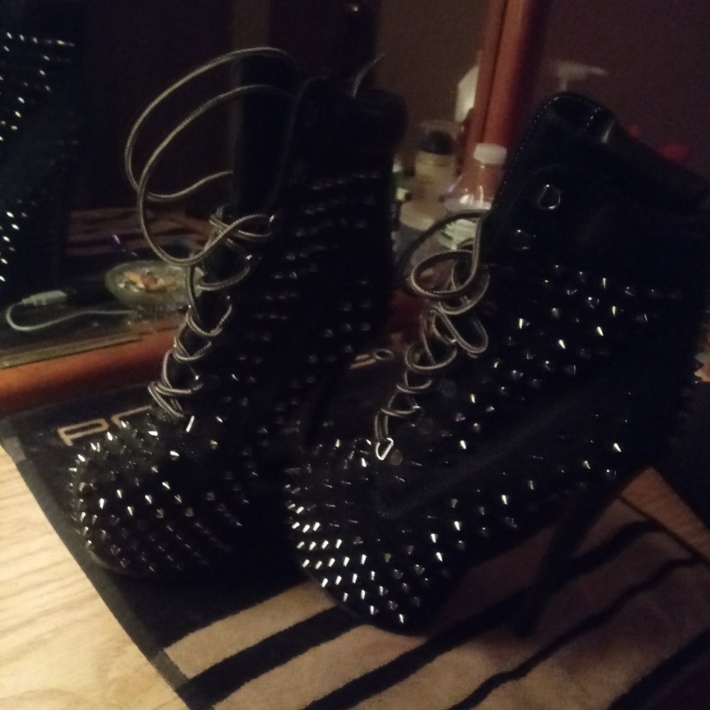 Shoes - Picture 2 of 2
